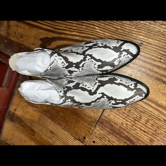 NWOT Womens size 9 animal print bootie - Picture 3 of 5